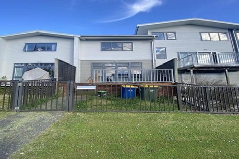 Photo of property in 2/3 John Jennings Drive, Oteha, Auckland, 0632