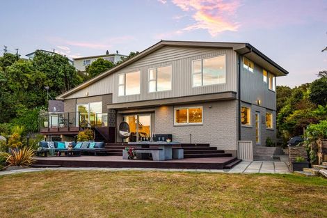 Photo of property in 64a Mana View Road, Paremata, Porirua, 5026