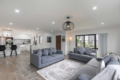 Photo of property in 10 Ancroft Street, Papakura, 2110