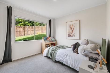 Photo of property in 28 Barbados Drive, Unsworth Heights, Auckland, 0632