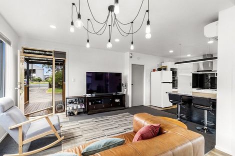 Photo of property in 30 Pioneer Road, Moturoa, New Plymouth, 4310