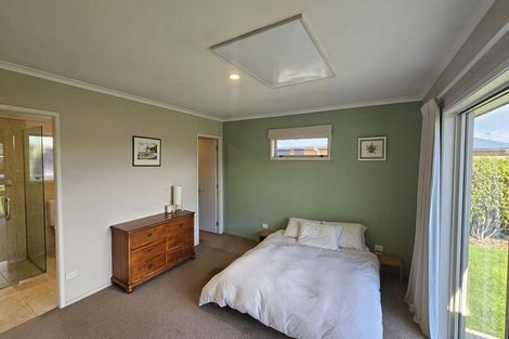 Photo of property in 11 Courtenay Place, Owhata, Rotorua, 3010