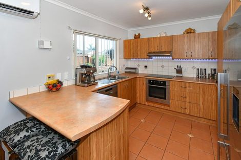 Photo of property in 6 Emmerdale Avenue, Papakura, 2110