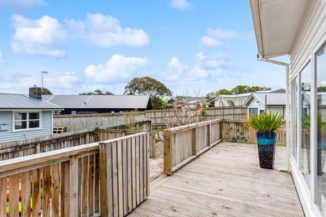 Photo of property in 53a Elizabeth Street, Waikanae, 5036