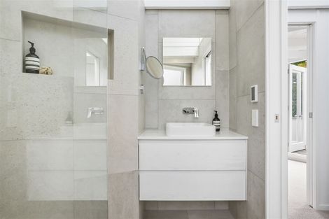 Photo of property in 25 Eastcliffe Road, Castor Bay, Auckland, 0620