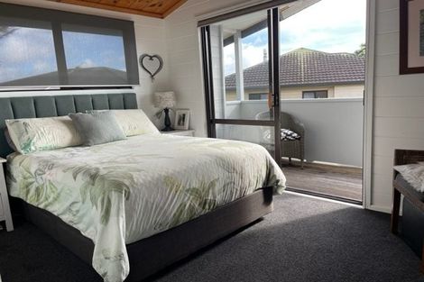 Photo of property in 1/26 Ridge Road, Waiake, Auckland, 0630