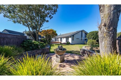 Photo of property in 19 Lombard Place, Avonhead, Christchurch, 8042
