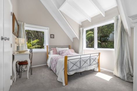 Photo of property in 48 Seaview Road, Paremata, Porirua, 5024