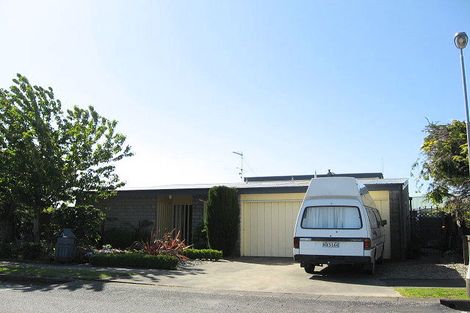 Photo of property in 1 Mcalpine Place, Rangiora, 7400