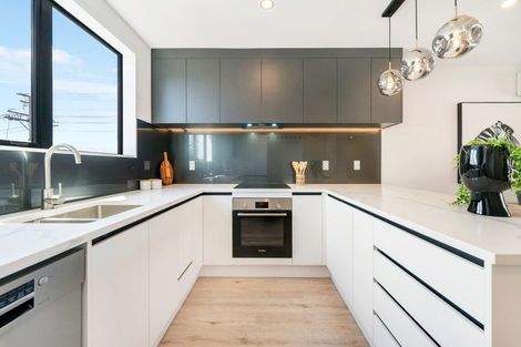 Photo of property in 6/18 Sylvan Crescent, Te Atatu South, Auckland, 0610