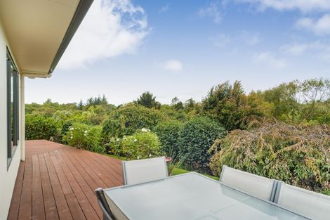 Photo of property in 15 Greenwood Place, Fitzherbert, Palmerston North, 4410