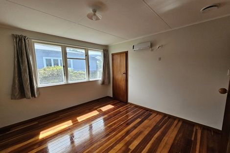 Photo of property in 15 Tawa Street, Tawa, Wellington, 5028