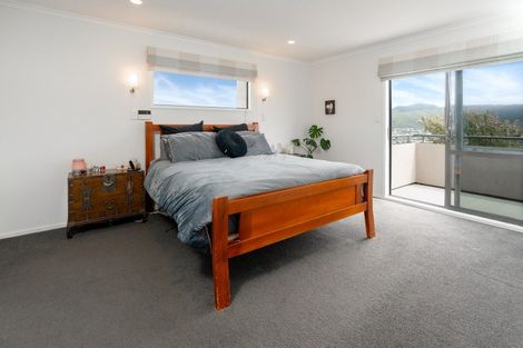 Photo of property in 150 Woodman Drive, Tawa, Wellington, 5028