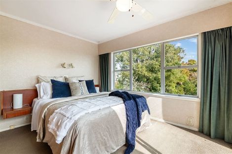 Photo of property in 358 Glenfield Road, Glenfield, Auckland, 0629
