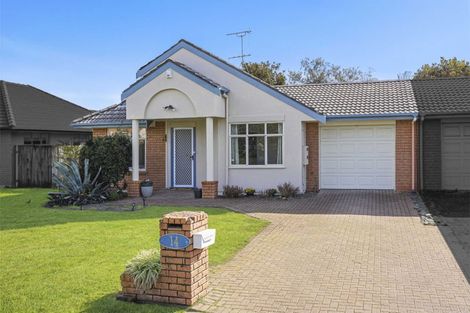 Photo of property in 14 Fernbrook Close, Burswood, Auckland, 2013