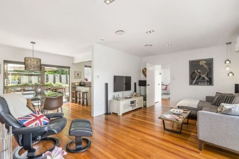 Photo of property in 102 Park Hill Road, Birkenhead, Auckland, 0626
