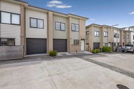 Photo of property in 12 Pangu Way, Mangere, Auckland, 2022