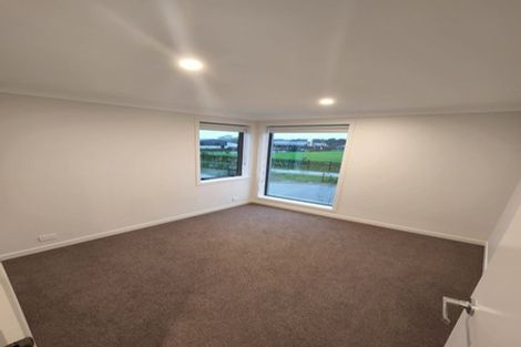 Photo of property in 10 Rauriki Lane, Rosehill, Papakura, 2113