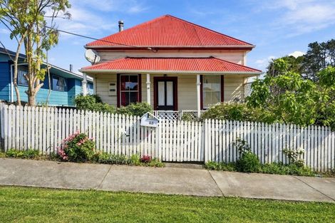 Photo of property in 25 Puriri Street, Helensville, 0800