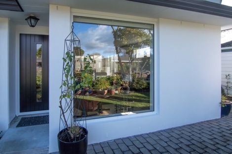 Photo of property in 4 Redwood Grove, Hokowhitu, Palmerston North, 4410