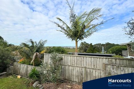 Photo of property in 20 Edgerton Road, Te Atatu Peninsula, Auckland, 0610