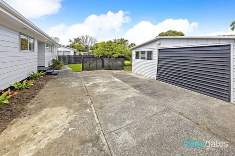 Photo of property in 17 Becker Drive, Weymouth, Auckland, 2103