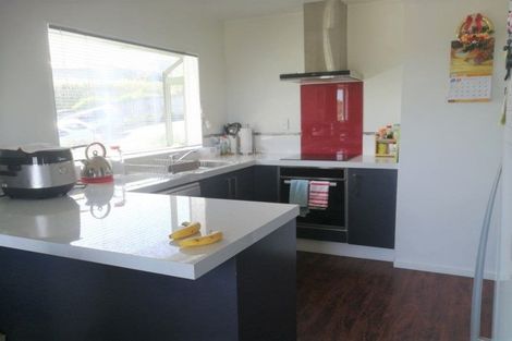 Photo of property in 24 Worthington Place, West Harbour, Auckland, 0618