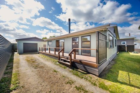 Photo of property in 65 Himatangi Street, Himatangi Beach, Foxton, 4891
