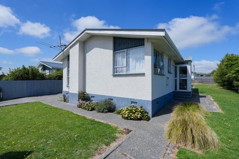 Photo of property in 2 Burns Street, Kew, Invercargill, 9812