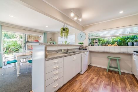 Photo of property in 684b Whangaparaoa Road, Stanmore Bay, Whangaparaoa, 0932