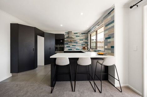 Photo of property in 48 Edgeview Crescent, Fitzroy, Hamilton, 3206