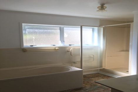 Photo of property in 303 Glenfield Road, Glenfield, Auckland, 0629