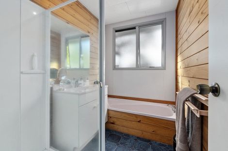 Photo of property in 1/17 Grenadine Place, Unsworth Heights, Auckland, 0632