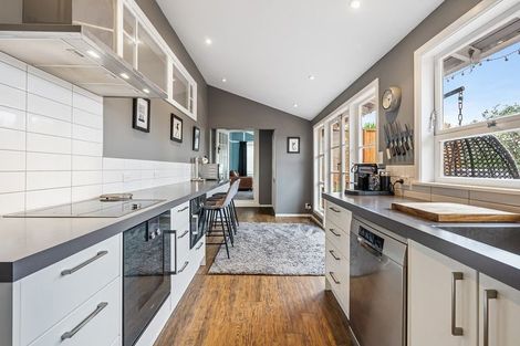 Photo of property in 35 Birkdale Road, Birkdale, Auckland, 0626