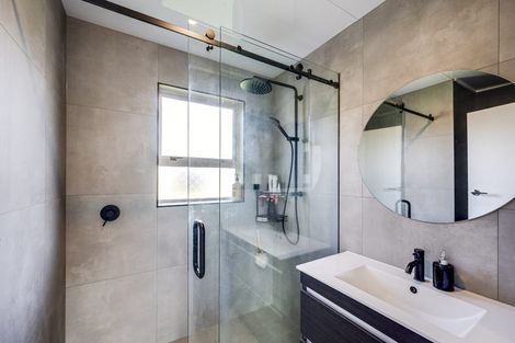 Photo of property in 37 Tait Drive, Greenmeadows, Napier, 4112