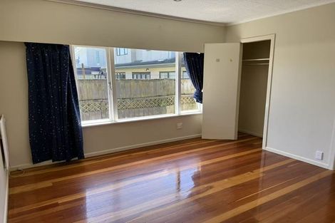 Photo of property in 17 Beach Road, Te Atatu Peninsula, Auckland, 0610