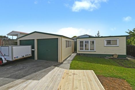 Photo of property in 8 Aniseed Grove, Timberlea, Upper Hutt, 5018