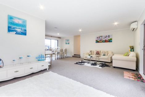 Photo of property in 2/1 Heathglen Place, Bayview, Auckland, 0629