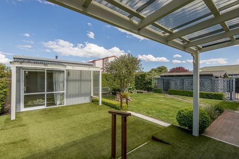 Photo of property in 18 Bideford Place, Dallington, Christchurch, 8061