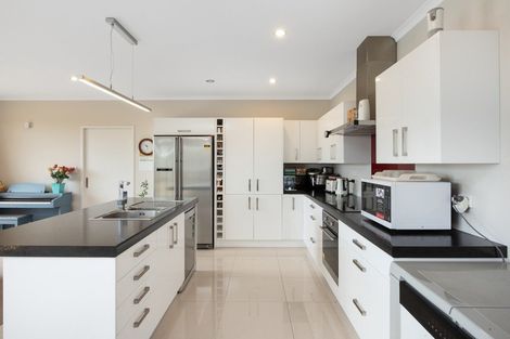 Photo of property in 29 Ballintoy Park Drive, Welcome Bay, Tauranga, 3175