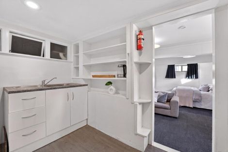 Photo of property in 1/5 Woodall Place, Totara Vale, Auckland, 0627