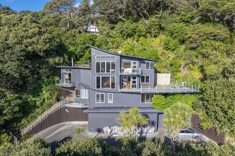 Photo of property in 10 Waitea Road, Muriwai, Waimauku, 0881