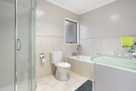 Photo of property in 12 Valley Fields Place, Pukekohe, 2120