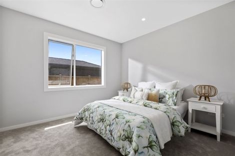 Photo of property in 13 Vinistra Road, Kumeu, 0810