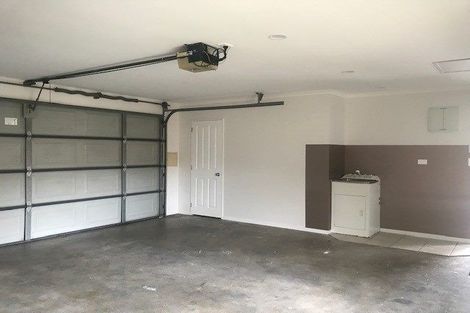 Photo of property in 1 Belcoo Crescent, East Tamaki, Auckland, 2013