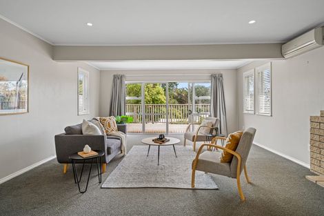 Photo of property in 21 Dorset Grove, Cannons Creek, Porirua, 5024