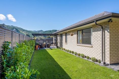 Photo of property in 79 Riverstone Drive, Riverstone Terraces, Upper Hutt, 5018