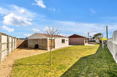 Photo of property in 12 Esk Place, Aranui, Christchurch, 8061