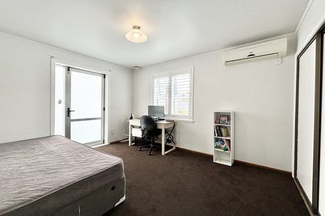 Photo of property in 8 Divich Avenue, Te Atatu South, Auckland, 0610