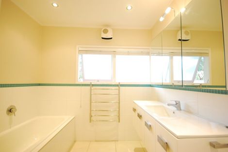 Photo of property in 19 Maxwelton Drive, Mairangi Bay, Auckland, 0630